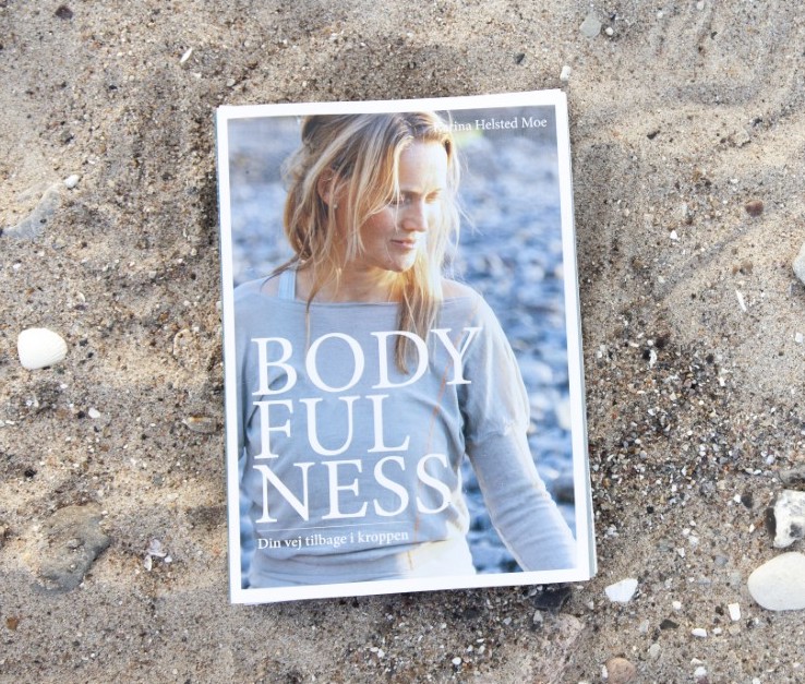 Bogen Bodyfulness i sanden